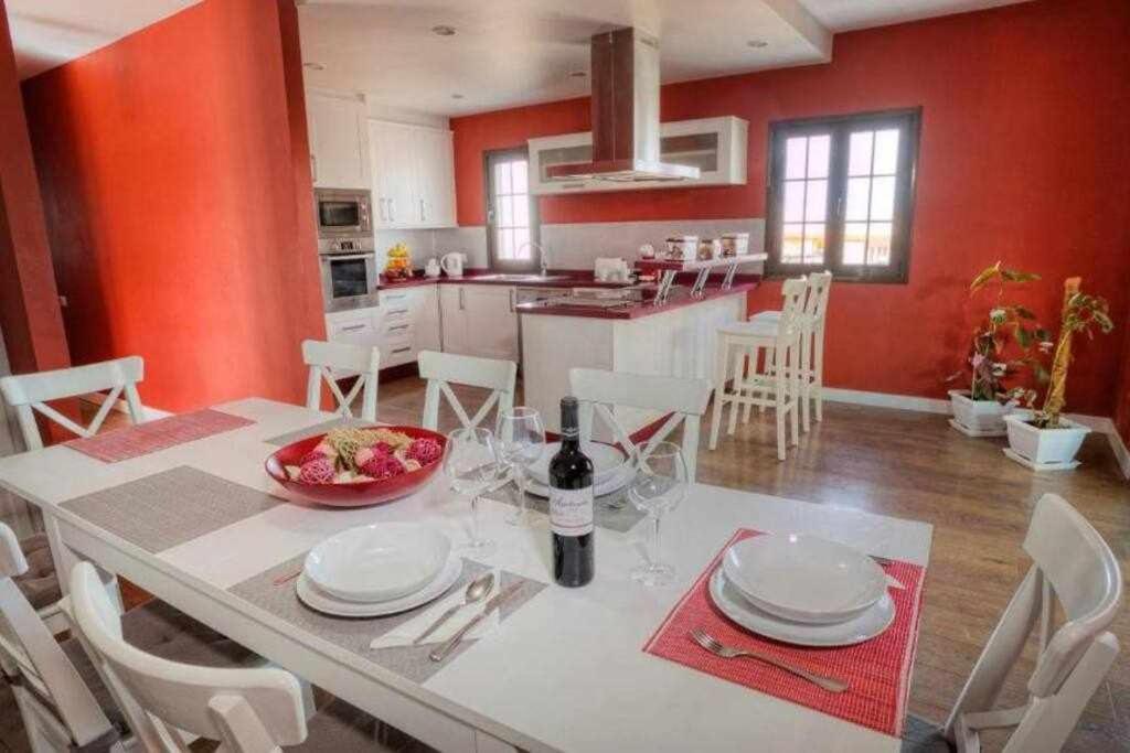 Villa cobas con piscina y privada Triquivijate Exterior foto